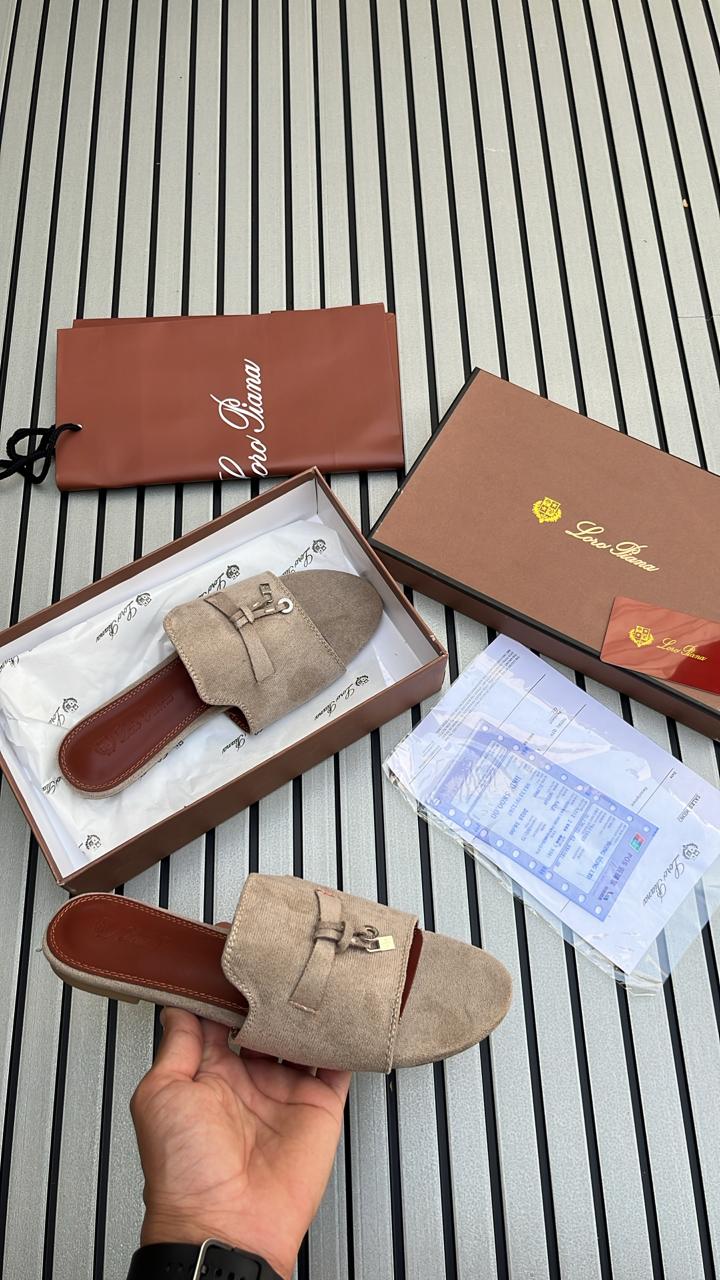 Women's flat