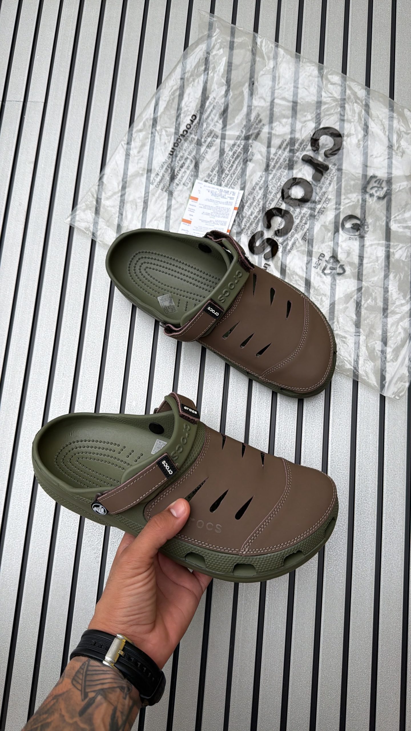 Men's crocs
