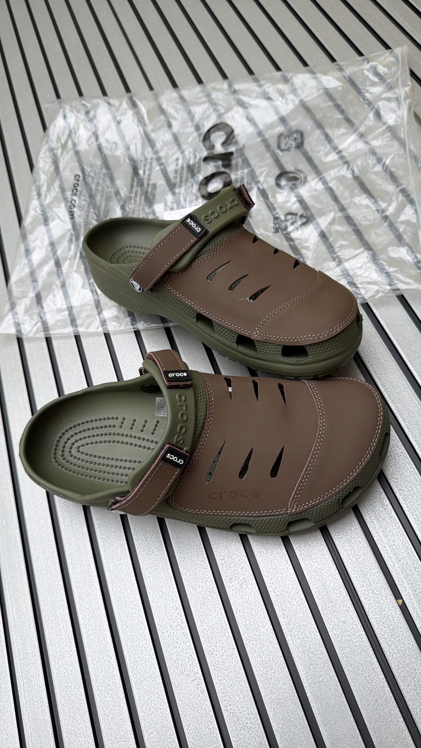 Men's crocs