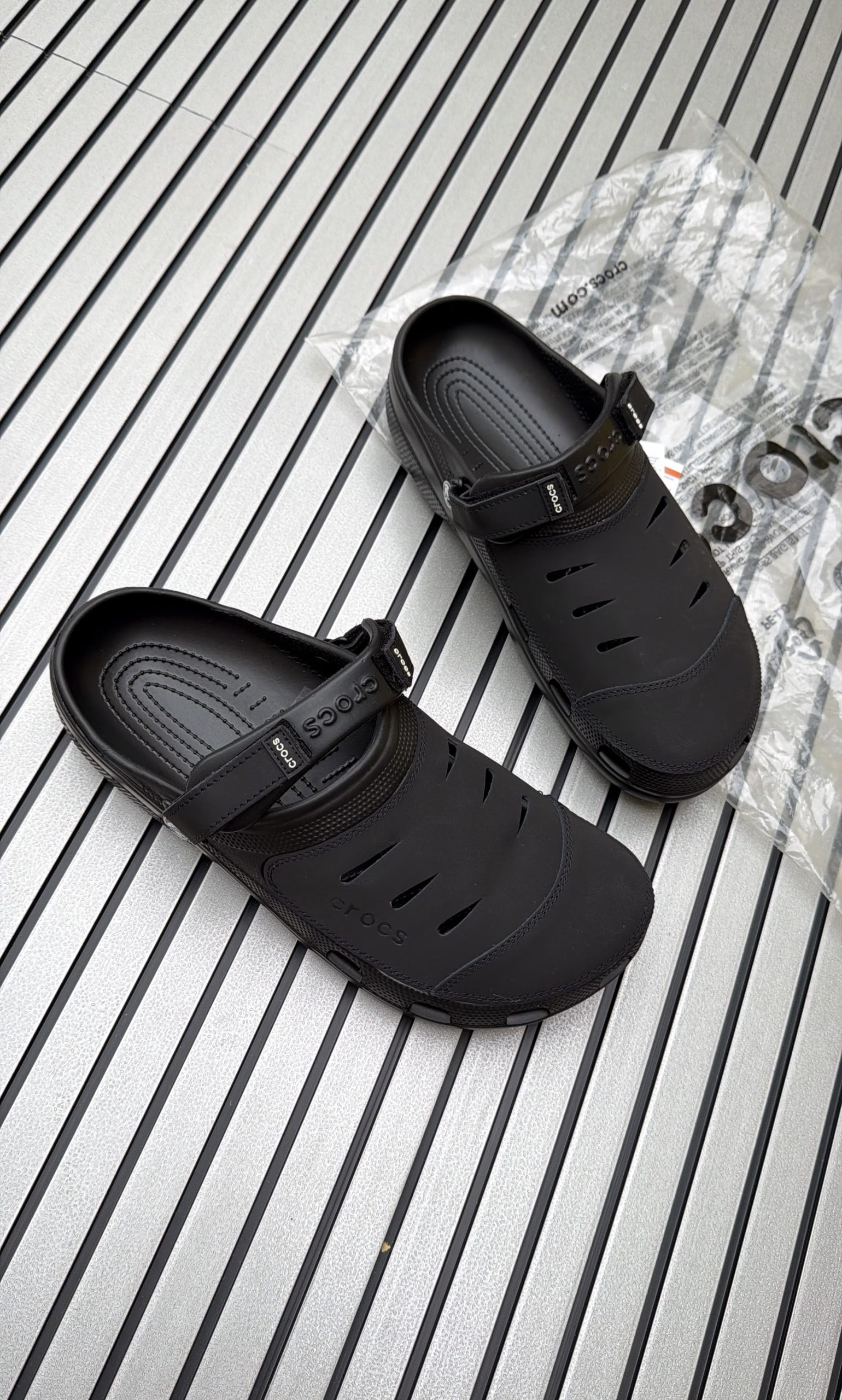 Men's crocs