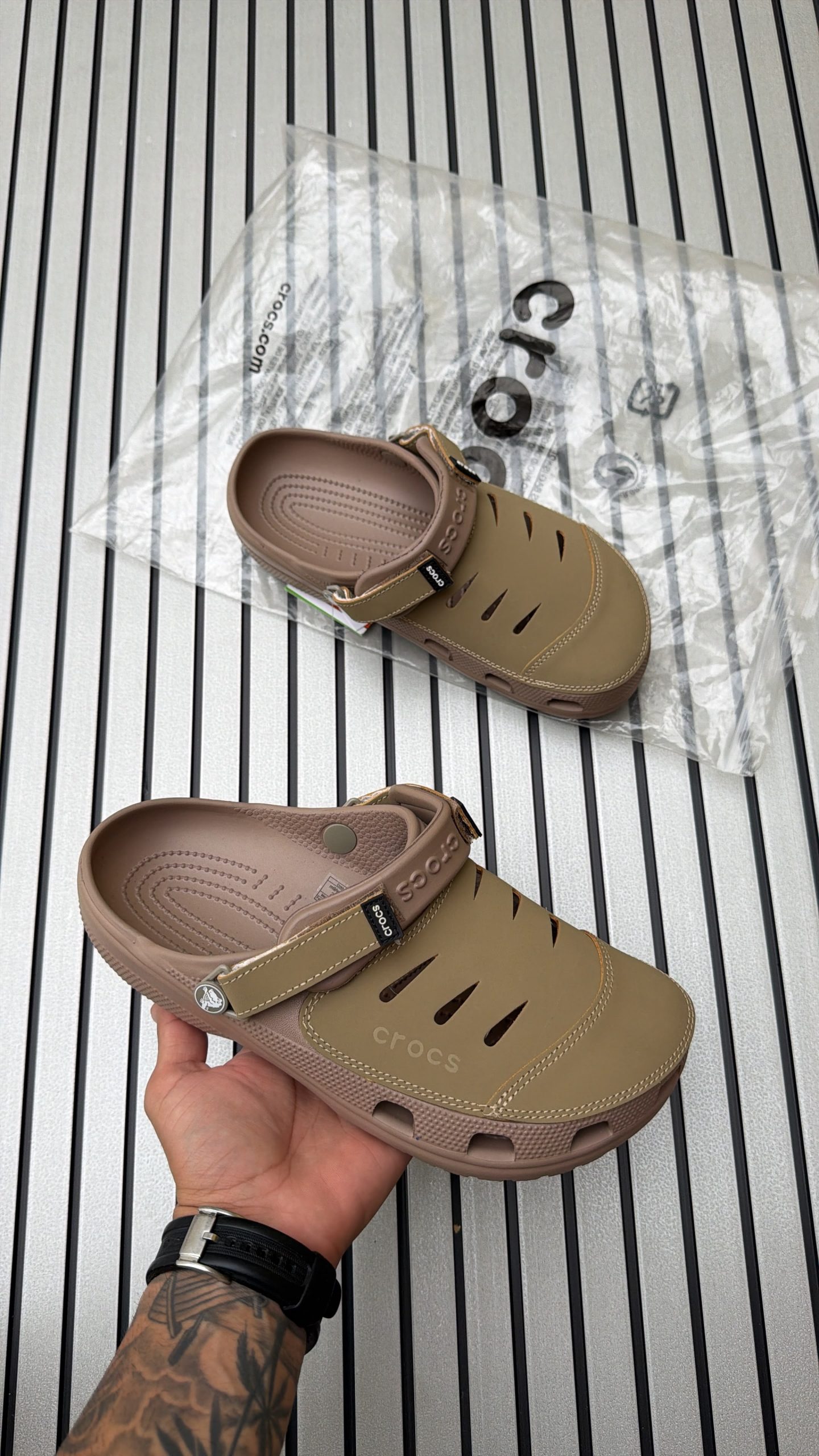 Men's crocs