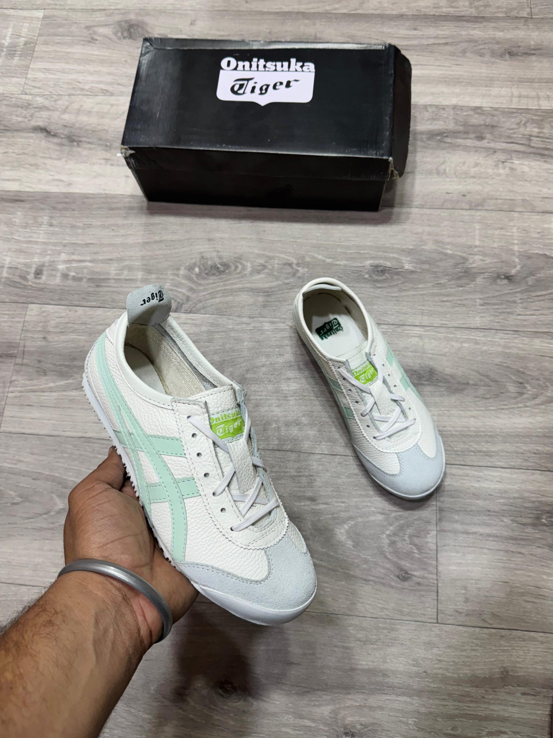 Women's shoes