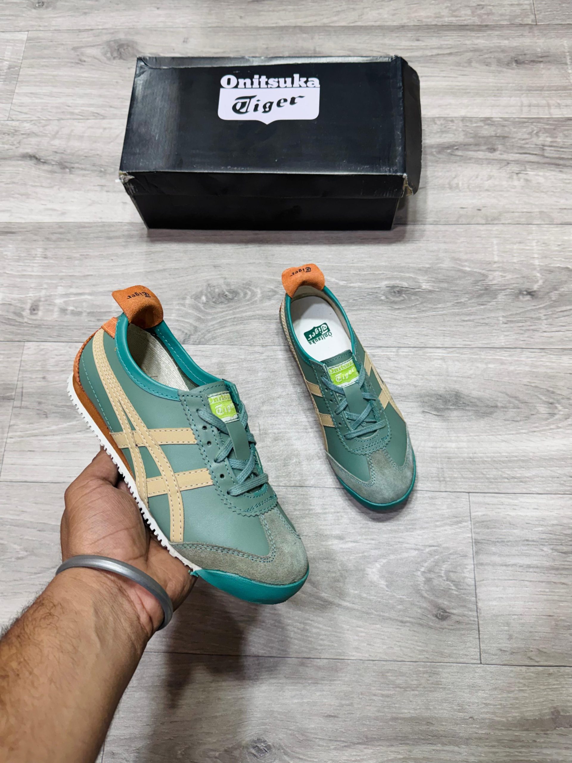 Women's shoes